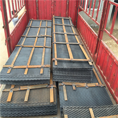 1656211934923072382.jpg 鋼板網踏網.jpg