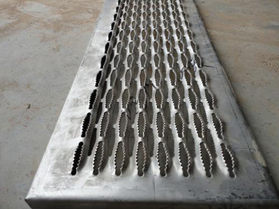 鱷魚(yú)嘴防滑板