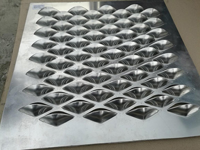 魚鱗沖孔板